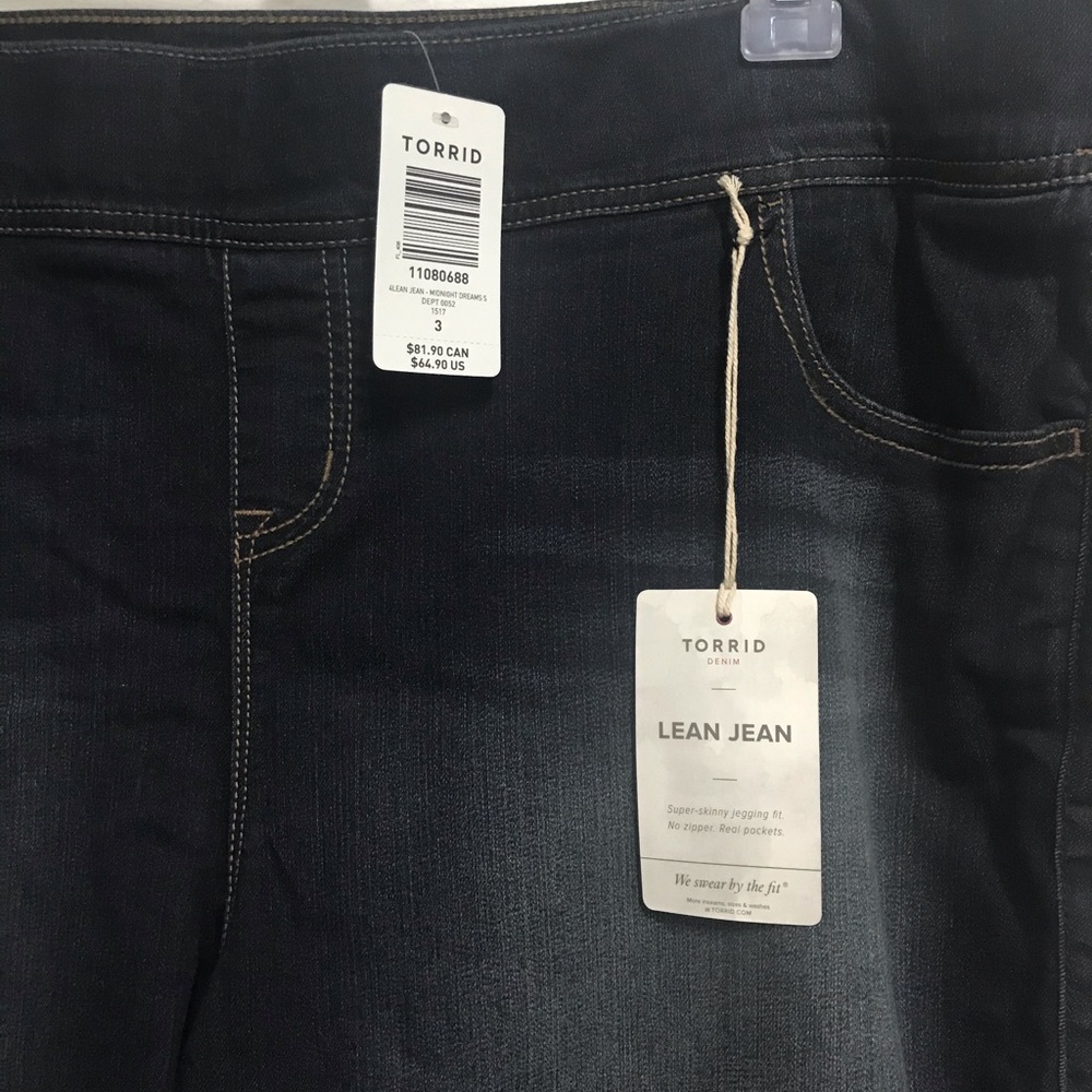NWT Torrid 3 - Short length jeans